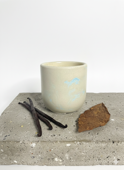 Concrete candle scent vanilla beans / tobacco